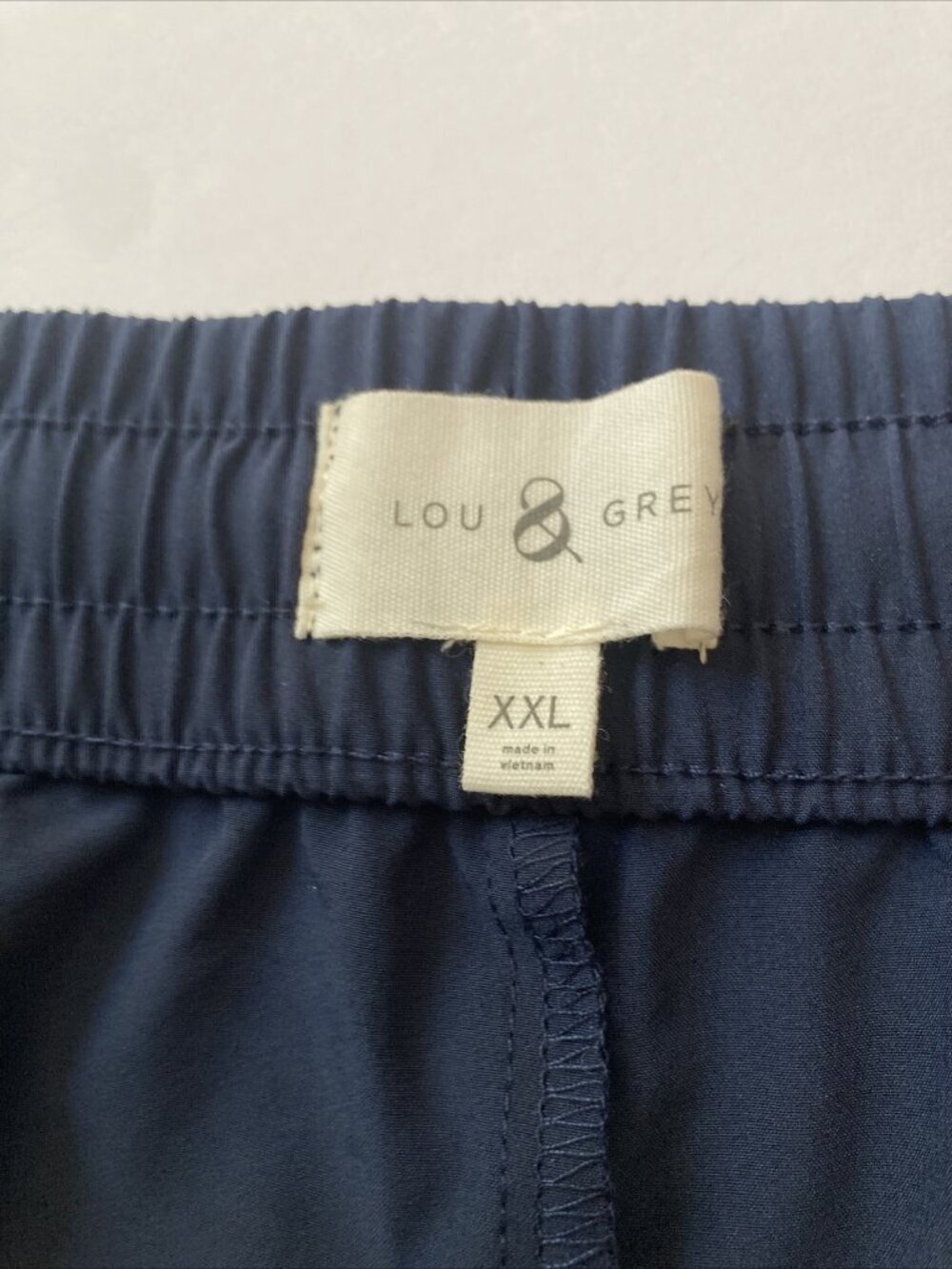 Lou & Grey Woman’s Blue Thin Performance Shorts Size 2XL - Picture 4 of 5